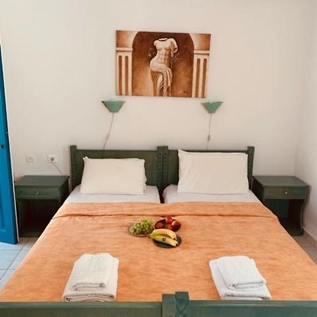 Manousos Rooms 阿达玛斯 外观 照片