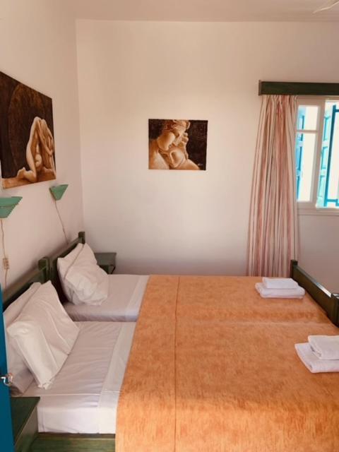 Manousos Rooms 阿达玛斯 外观 照片