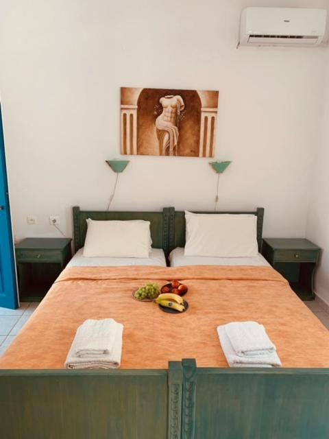 Manousos Rooms 阿达玛斯 外观 照片
