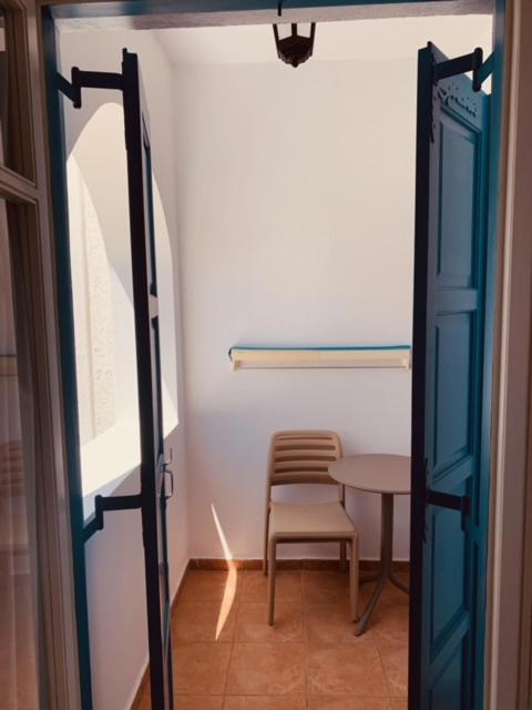 Manousos Rooms 阿达玛斯 外观 照片